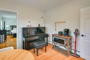 Train to Boston! Cozy Apartment in Winchester - Innenbereich