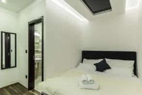 Madison - Square Sava - Room