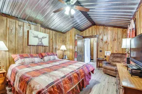 Clarkesville 'rustic Hideaway' on 38 acre Farm - Interior