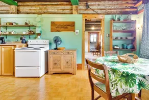 Ozark Crossroads: Historic Calico Rock Cabin - Interiør