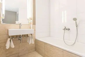 Best Western Plus Hotel St. Raphael - Bathroom