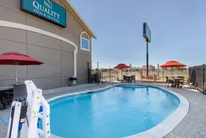 Quality Inn & Suites Port Arthur - Nederland - Piscine