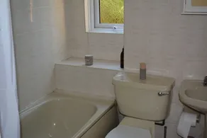 Central Apartment 3B - Bathroom