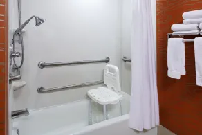 Holiday Inn Express Richmond-Brandermill-Hull Street by IHG - Bathroom