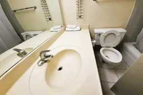 USA Inn Junction City Near Fort Riley - Salle de bain