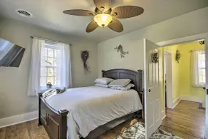 Quiet Escape w/ Hot Tub, 5 Miles to Raystown Lake! - Interior