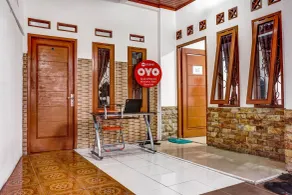 OYO 90846 Guesthouse Bintaro Asri Syariah - Reception