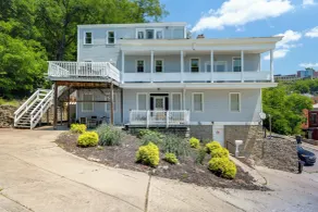 Private Deck & City Views! Spacious Cincinnati Apt - Innvendig