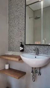 Jambuluwuk Bromo Poshtel - Bathroom