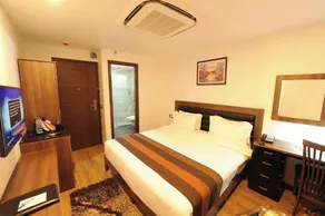 Abode By Aliste Hotels- 2 minutes walking to Golden Temple, Amritsar - Room