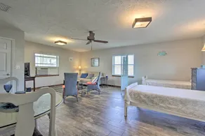 Bayfront Panama City Studio Near Tyndall Afb! - Zimmer
