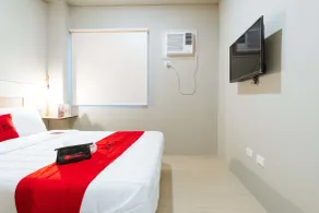 RedDoorz Plus near Osmena Highway 2 - Quarantine Hotel - Chambre