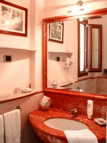 Hotel Il Faro Della Guitgia Tommasino - Bathroom