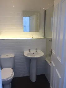 The Limes Bar and Hotel - Baño