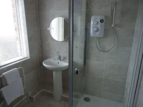 Royal Oak Hotel - Bathroom