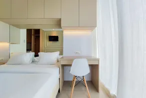 Cozy Stay Studio at Tree Park City BSD Apartment By Travelio - Værelse