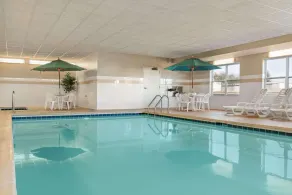 Country Inn & Suites by Radisson, Peoria North, IL - Piscine