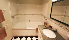 Orana House - Bathroom
