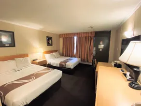 Quality Inn & Suites - Chambre