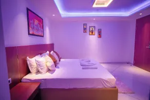 J60 Suites, Ashok Vihar - Near Netaji Subhash Place - Quarto