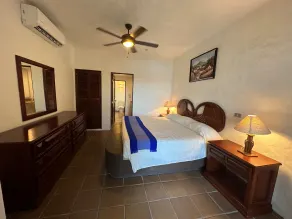 Hotel Quijote Inn - Room