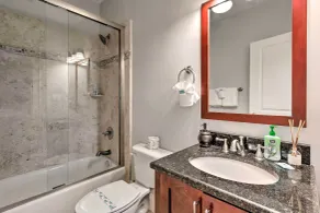 Home Near 30 A: Walk to Beach, Shops & Bicycles! - Intérieur