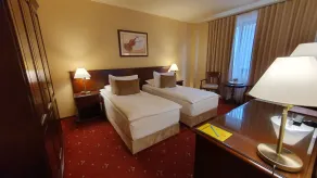 GARDEN Club - Hotel & Restaurant - FREE Outdoor Pool & Parking - Room