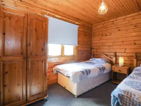 Lodge 9 - Bron Eifion - Room