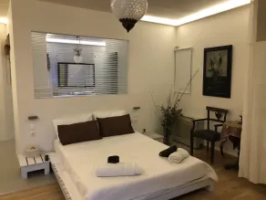 Classy lux apt w/ sea view, garden, parking - Room