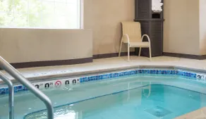 Holiday Inn Express Le Claire Riverfront-Davenport by IHG - Pool