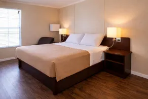 Shale Lodge Pleasanton - Rom