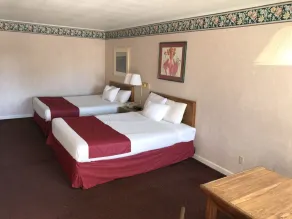 Travelodge by Wyndham Mackinaw City - Rom