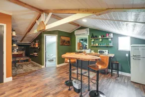 Cozy Altoona Studio w/ Fire Pit: Farm On-site! - Interiør