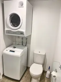 Ramada by Wyndham Wellington Taranaki Street - Bathroom