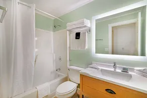 Best Western Inn & Suites Rutland-Killington - Badezimmer