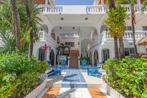 Blue Tang Inn - Beachfront Suites and Pool - Lobby