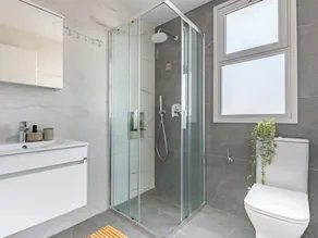 Sanders Cruise - Spacious 2-bdr Apt With Balcony - Badezimmer