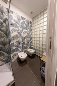 River Hotel - Bathroom