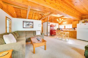 Steps to Lakefront: Dog-friendly Cabin in Levering - Interiör