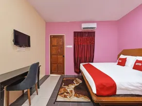 Hotel O Awan Biru Motel - Room