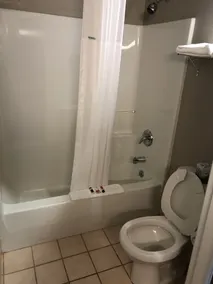 Super 8 by Wyndham Aurora/Naperville Area - Salle de bain