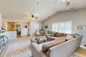 1 Mi to Lake Tulloch: Home w/ Patio Oasis & Pool - Innvendig