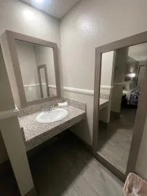 SimpleStay Suites - Downtown San Bernardino - Bathroom