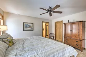 Pet-friendly Family Home Situated on Green Lake! - Room