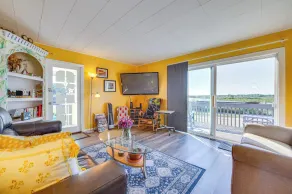 Deck w/ Views: Lakeside Spring Lake Cottage - Innenbereich