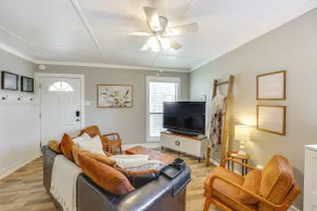 Pet-friendly Studio w/ Yard & Fire Pit in Vilonia! - Interior