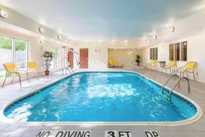 Fairfield Inn & Suites Holland - Piscine