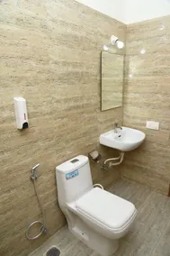 Hotel Spectra Bangalore Aiport - Bathroom