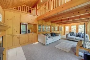 Lake Eufaula Retreat w/ Boat Slip & Fireplace! - Innvendig