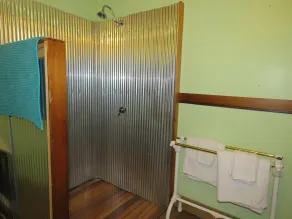 Fig Tree Retro Studio - Bathroom